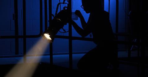Lighting Design Operator Bringing Light From The Shadows: The Job Of A Lighting Designer ...
